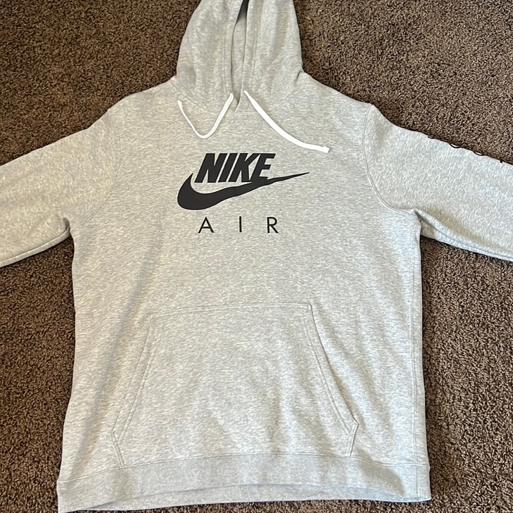 NEVER WORN NIKE HOODIE